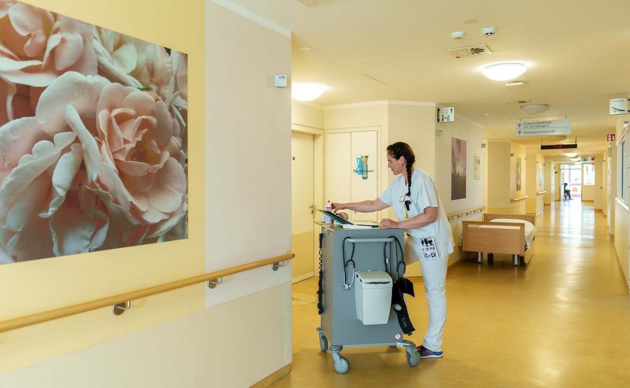 Auf Station der Geburtshilfe. 