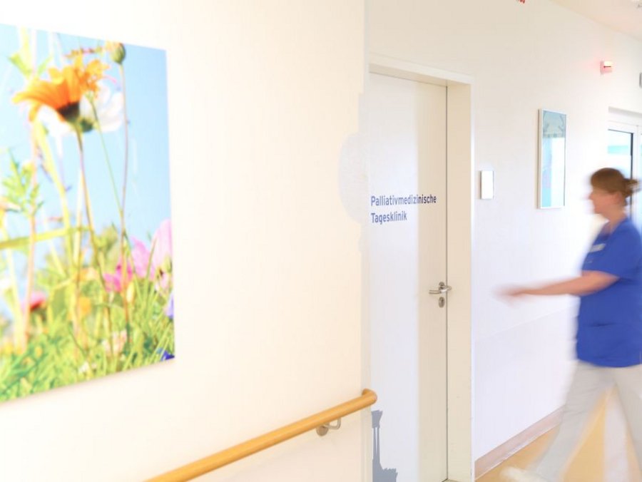 Zugang zur Palliativmedizinischen Tagesklinik.