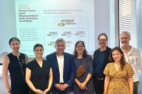 Vertreter*innen der Grünen besuchen das St. Joseph Krankenhaus